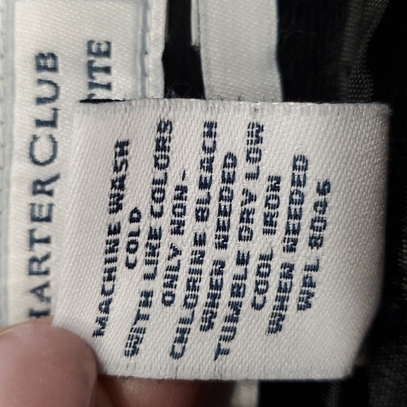 CHARTER CLUB,  Velvet women's pants.  BlCk with side zipper size 6P. Cuff. Nice. - Picture 9 of 9